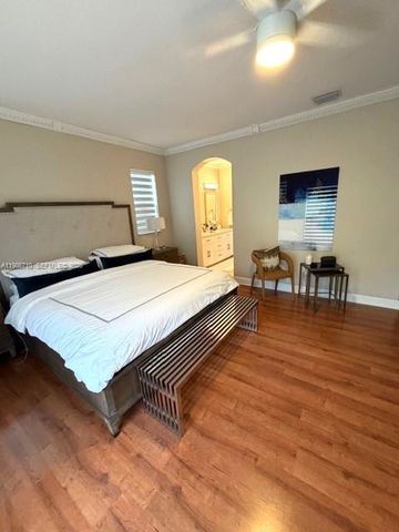 7770 NW 161st Ter, Miami Lakes, FL 33016