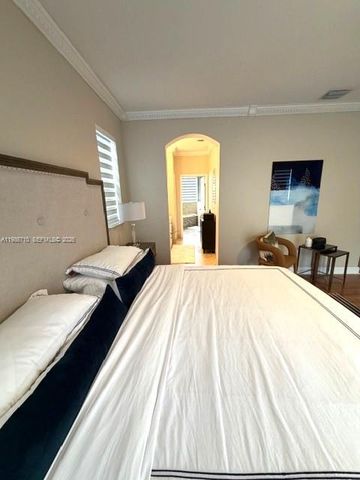 7770 NW 161st Ter, Miami Lakes, FL 33016