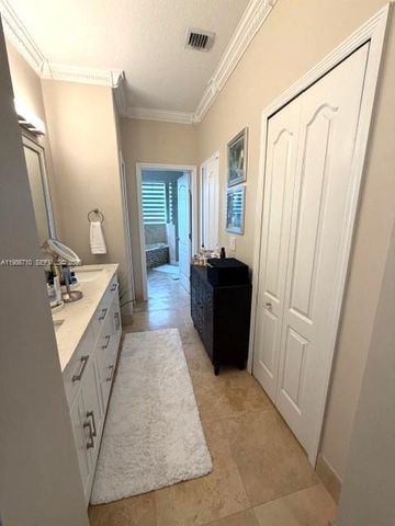 7770 NW 161st Ter, Miami Lakes, FL 33016