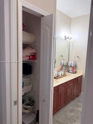 7770 NW 161st Ter, Miami Lakes, FL 33016