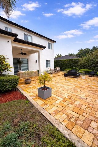 7770 NW 161st Ter, Miami Lakes, FL 33016