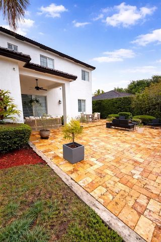 7770 NW 161st Ter, Miami Lakes, FL 33016