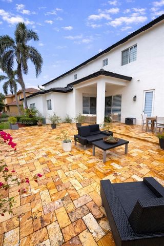 7770 NW 161st Ter, Miami Lakes, FL 33016