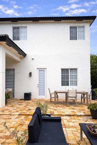 7770 NW 161st Ter, Miami Lakes, FL 33016