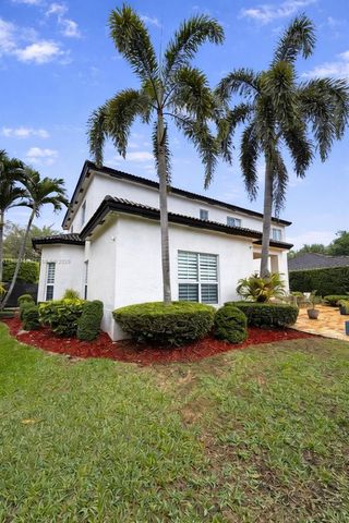 7770 NW 161st Ter, Miami Lakes, FL 33016