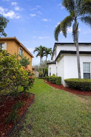 7770 NW 161st Ter, Miami Lakes, FL 33016
