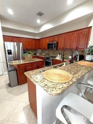 7770 NW 161st Ter, Miami Lakes, FL 33016