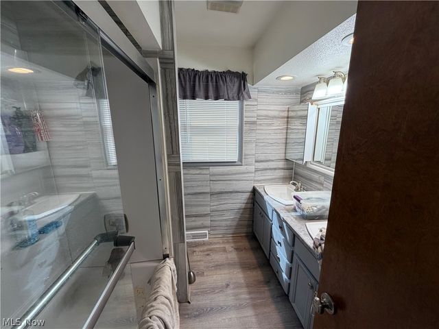 2204 Southeast Boulevard, Salem, OH 44460