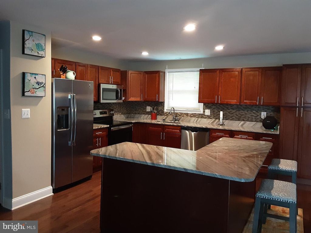 Image 6 of property listing at 6014 PURDUN DR, Temple Hills, MD 20748