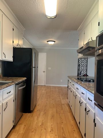 406 Park St, Ashford, AL 36312