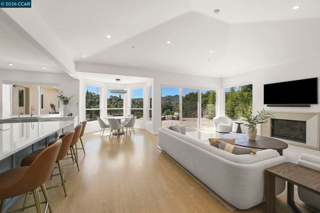 1 Oakview Terrace, Orinda, CA 94563