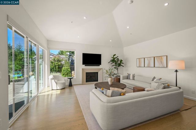 1 Oakview Terrace, Orinda, CA 94563