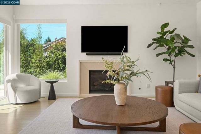 1 Oakview Terrace, Orinda, CA 94563