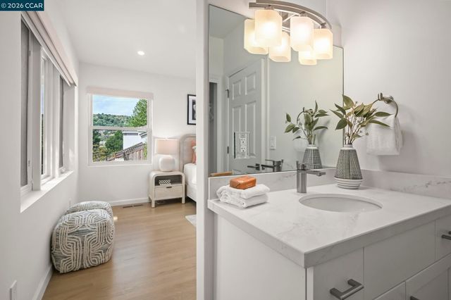 1 Oakview Terrace, Orinda, CA 94563