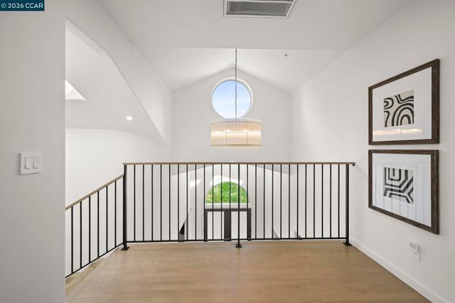 1 Oakview Terrace, Orinda, CA 94563