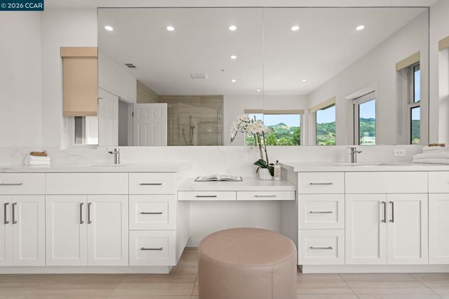 1 Oakview Terrace, Orinda, CA 94563