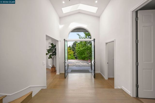 1 Oakview Terrace, Orinda, CA 94563