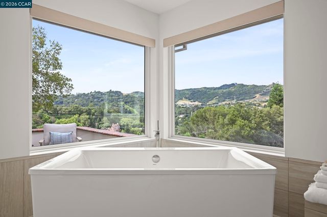 1 Oakview Terrace, Orinda, CA 94563