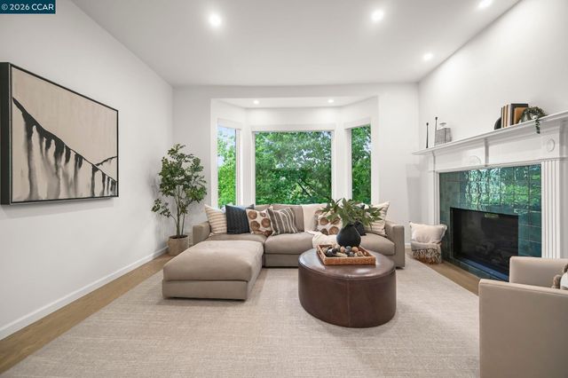 1 Oakview Terrace, Orinda, CA 94563