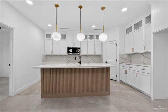 5116 W Burberry Street, Edinburg, TX 78541