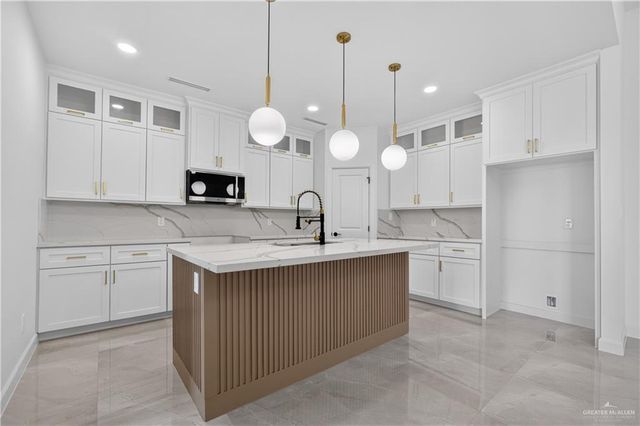 5116 W Burberry Street, Edinburg, TX 78541