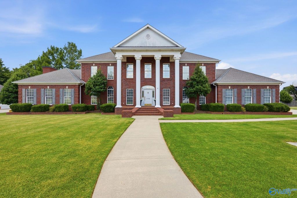 1702 Townshend Trace, Decatur, AL 35603