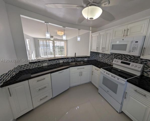 1750 NE 191st St 622-3, Miami, FL 33179