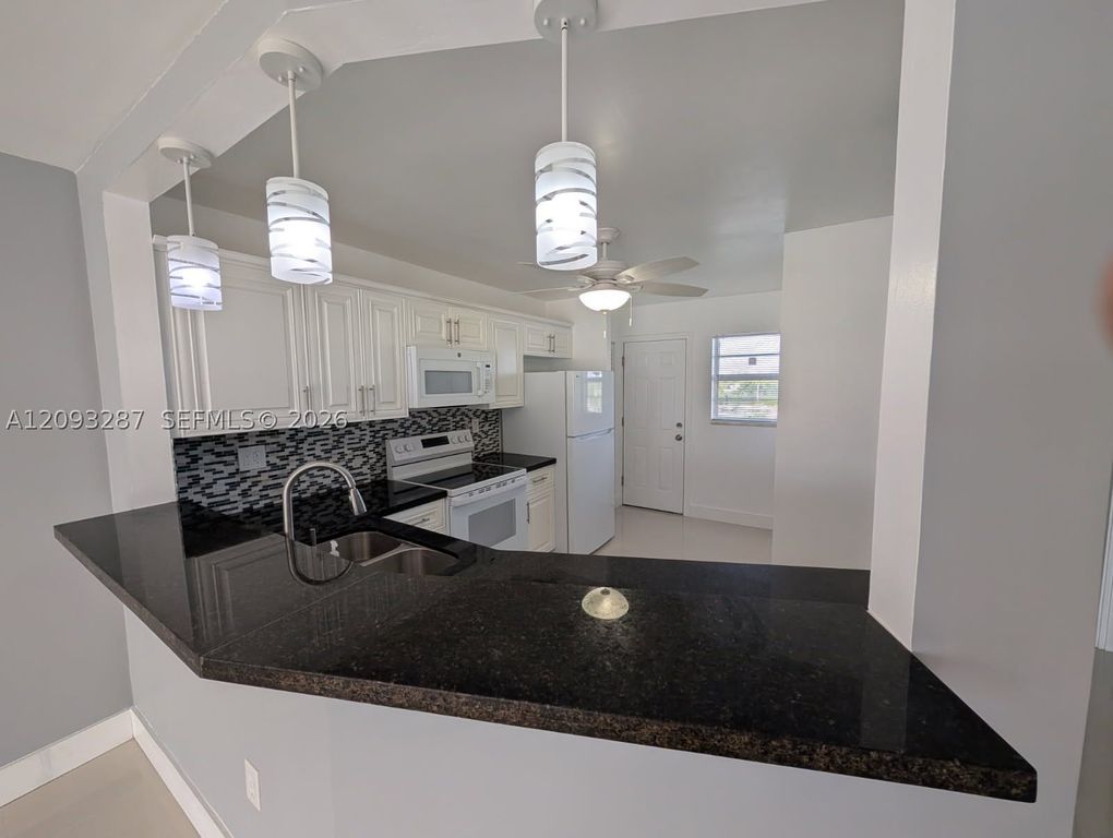 1750 NE 191st St 622-3, Miami, FL 33179