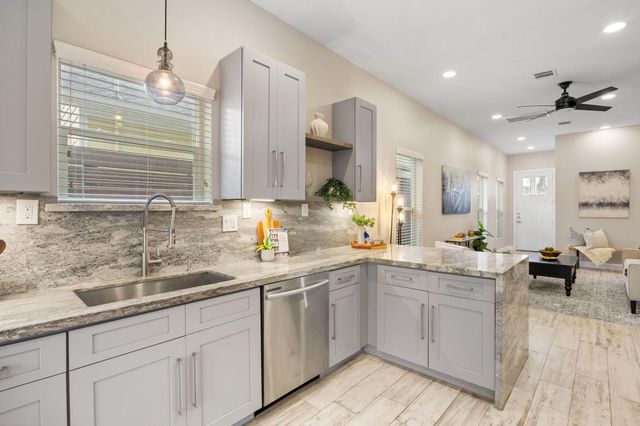 317 E 35th Street A, Houston, TX 77018