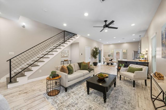 317 E 35th Street A, Houston, TX 77018