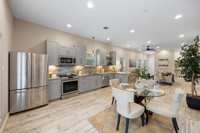 317 E 35th Street A, Houston, TX 77018