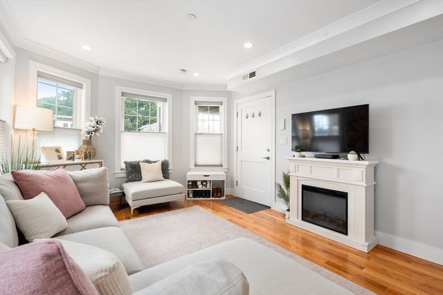 652 Hyde Park Ave. 2R, Boston, MA 02131
