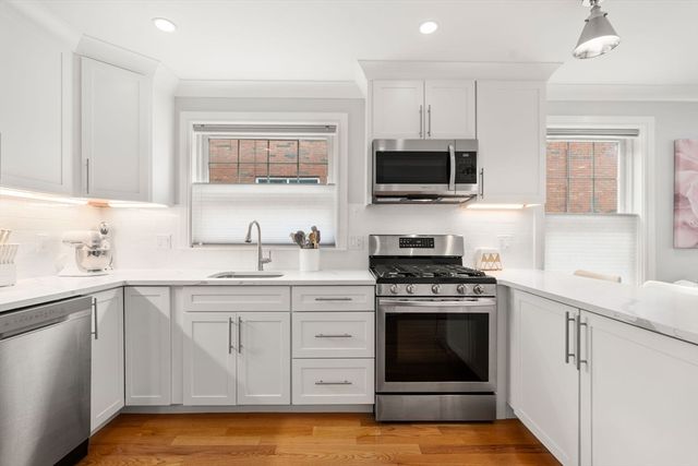 652 Hyde Park Ave. 2R, Boston, MA 02131