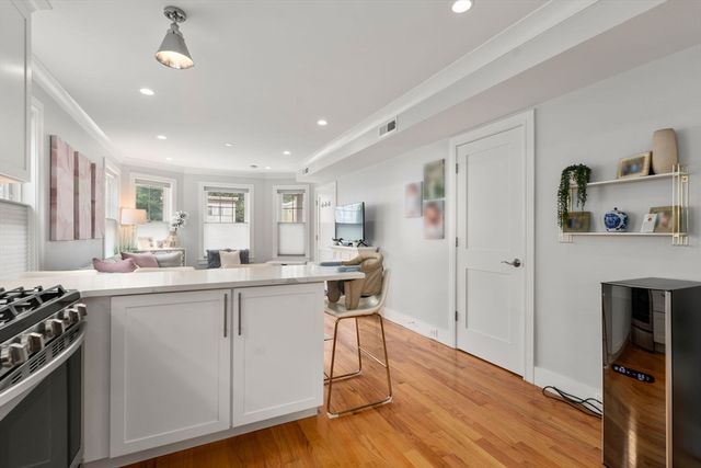 652 Hyde Park Ave. 2R, Boston, MA 02131