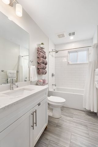 652 Hyde Park Ave. 2R, Boston, MA 02131