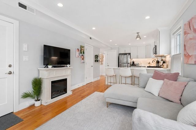 652 Hyde Park Ave. 2R, Boston, MA 02131
