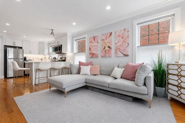 652 Hyde Park Ave. 2R, Boston, MA 02131