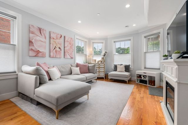 652 Hyde Park Ave. 2R, Boston, MA 02131