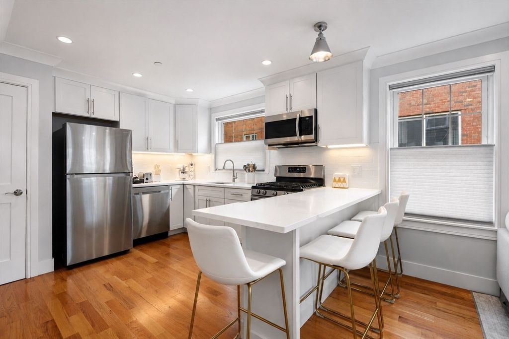 652 Hyde Park Ave. 2R, Boston, MA 02131