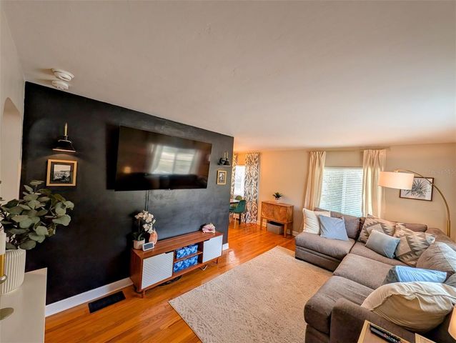 4332 9TH AVE N, St Petersburg, FL 33713