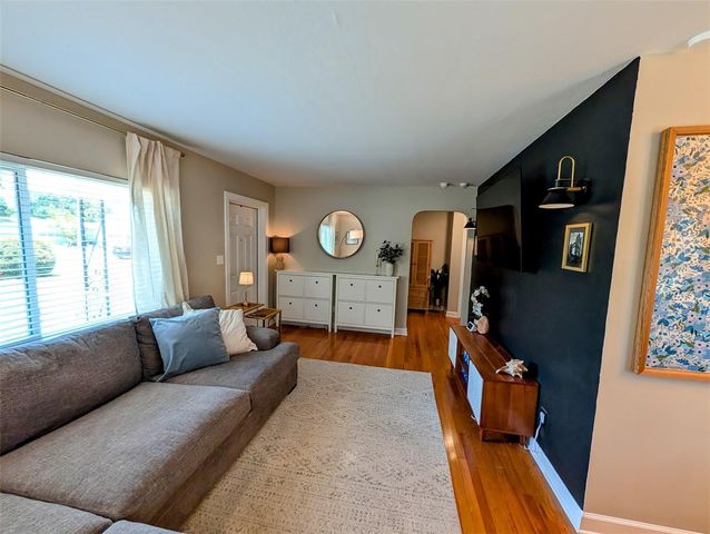 4332 9TH AVE N, St Petersburg, FL 33713