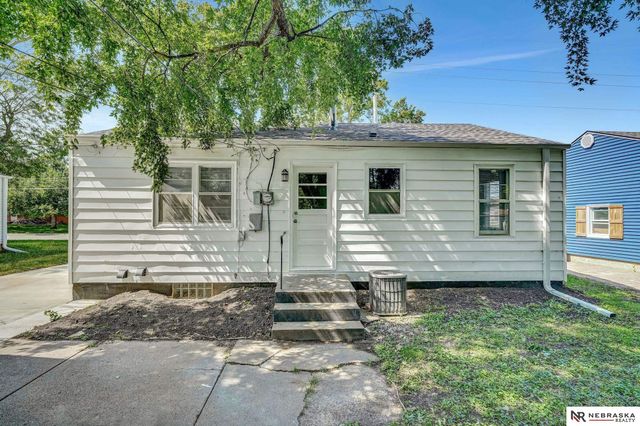 228 S 19th Street, Beatrice, NE 68310