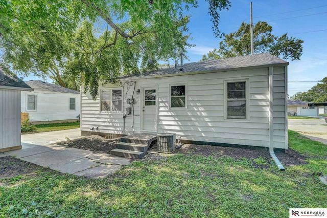 228 S 19th Street, Beatrice, NE 68310