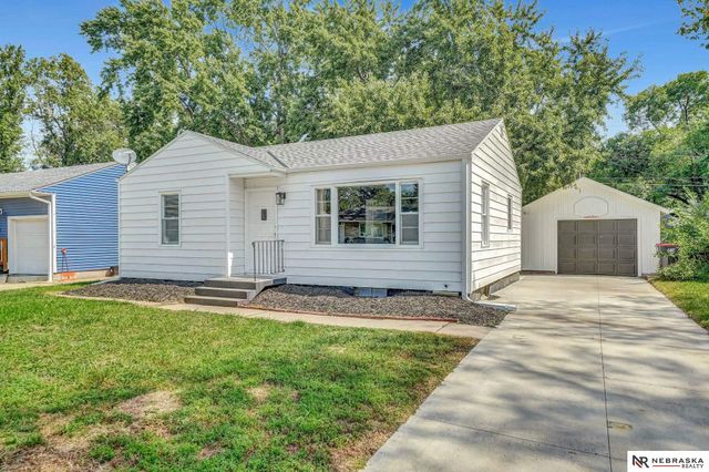 228 S 19th Street, Beatrice, NE 68310