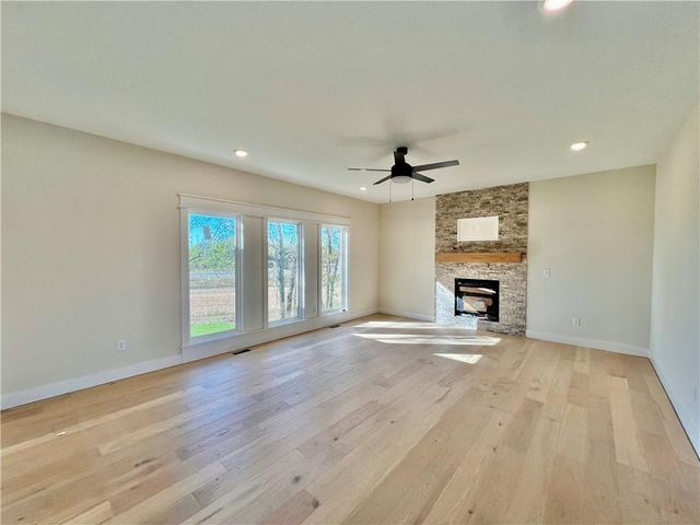 1929 Longview Drive, Liberty, MO 64068