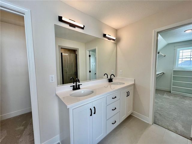 1929 Longview Drive, Liberty, MO 64068