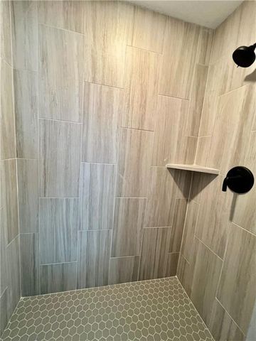 1929 Longview Drive, Liberty, MO 64068