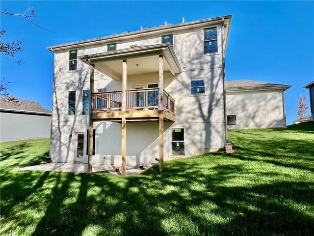 1929 Longview Drive, Liberty, MO 64068