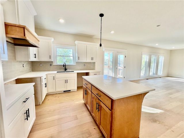 1929 Longview Drive, Liberty, MO 64068