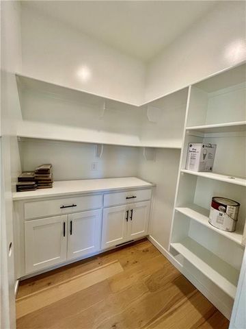 1929 Longview Drive, Liberty, MO 64068